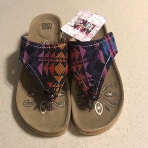 NWT Muk Luks size 9 Olivia Terra Turf Wedge Sandal